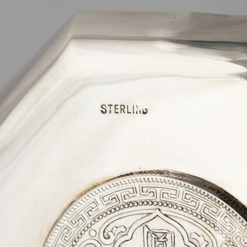Two silver coasters and a money clip, - 图4